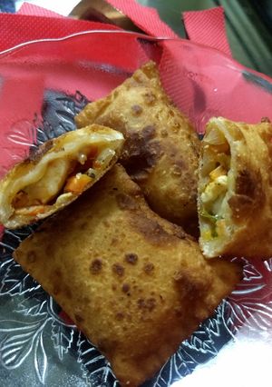 A picture of Paneer pizza packet.
