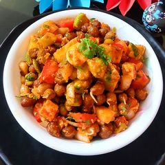 A picture of Chana salad.