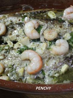 Una foto de Estornino con gambas en ajada al horno