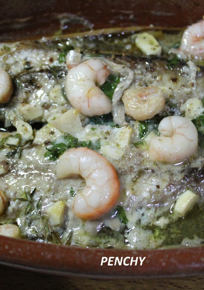 Una foto de Estornino con gambas en ajada al horno