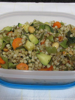 Una foto de Trigo sarraceno con verduras y cacahuetes al estragón- veggie