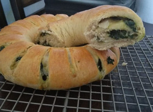 Una foto de Rosca rellena de espinaca 😋