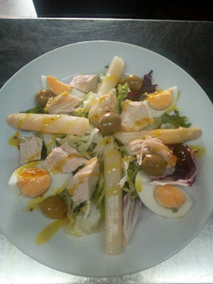 Una foto de Ensalada de pollo con mostaza dulce