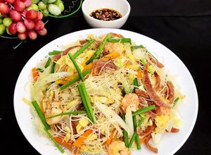 Hình của món Bún Gạo Xào Singapore.