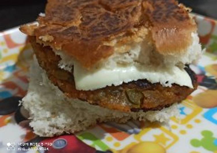 Steps to Prepare Speedy Leftover Pav bhaji tikki burger