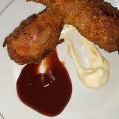 Fried chicken coated with cornflakes A picture of Fried chicken coated with cornflakes.