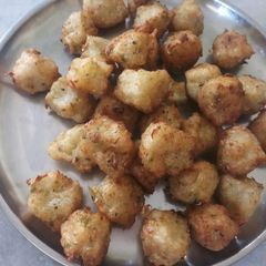 A picture of Cabbage pakoda.