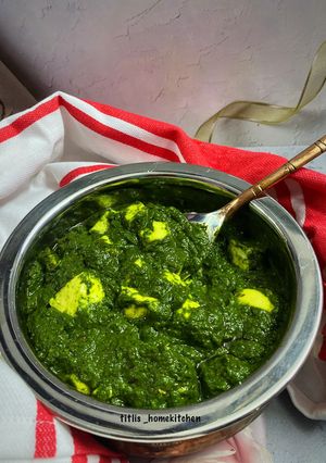 A picture of Palak Paneer.