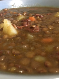 Una foto de Lentejas con verdura y chorizo