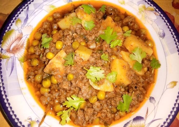 Simple Way to Make Thomas Keller Qeema aloo matar ka salan
