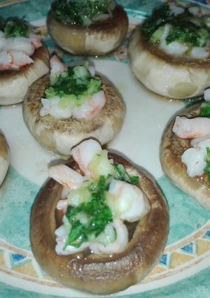 Una foto de Champiñones rellenos de gambas
