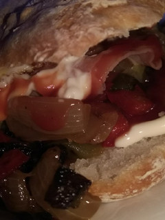 Una foto de Chivito en pan ciabatta