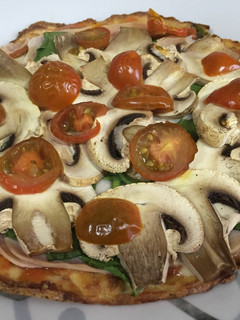 Una foto de Pizza con masa de coliflor