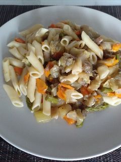 Una foto de Macarrones con verduras