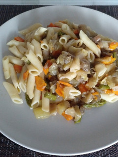 Una foto de Macarrones con verduras
