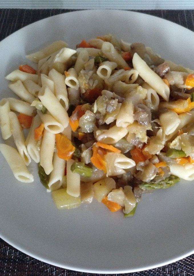 Una foto de Macarrones con verduras