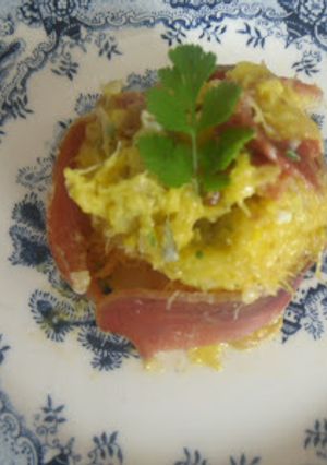 Foto de Bacalhau com ovos, presunto e coentros