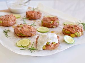 Foto principal de Hamburguesas de pavo y aguacate con DIP de yogur | @DarixLAB