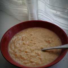 Una foto de Pudding de arroz (arroz con leche inglés)