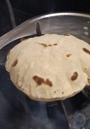 ફુલકા રોટી(fulka roti in Gujarati) રેસીપી મુખ્ય ફોટો