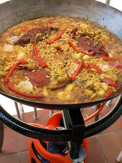 Una foto de Arroz con rape😋😋