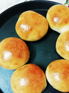आटे से बने स्पंजी पाव / बन (Aate se bane spongy pav/bun recipe in hindi) रेसिपी मुख्य फोटो