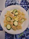Farfalle con salmone e zucchine