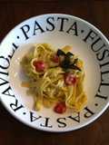 Pasta con pesto de almendras a la siciliana