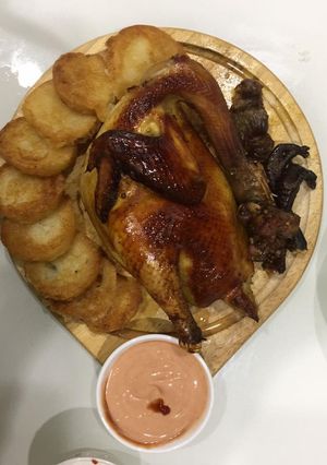 Hình của món Gà nướng xôi chiên phồng.