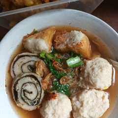 รูปของ Bakso Ayam Udang Enyol-Enyol