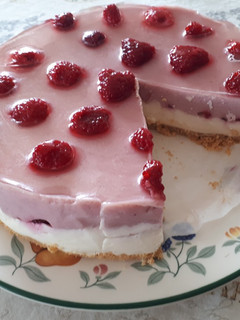 Málnás sajttorta (cukorszegényen és sütés nélkül) recept fotója