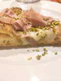 Pizza con pesto di pistacchio e mortadella