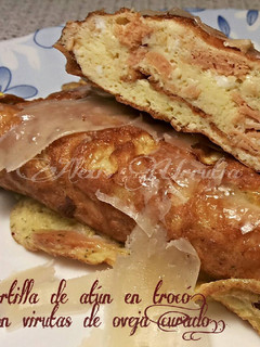 Una foto de Tortilla de atún en troncos y virutas de oveja curado