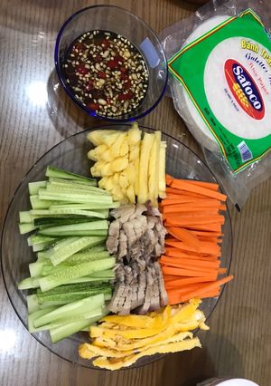 Hình của món Bánh tráng cuốn thịt luộc.