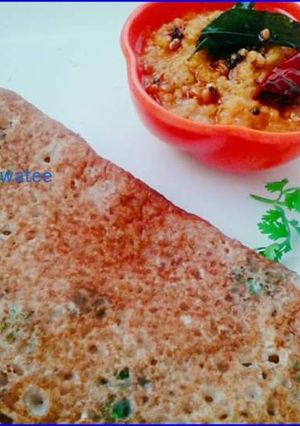 A picture of Instant dosa with chutney.