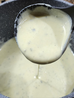 Una foto de ✨🌛Salsa crema de roquefort con nuez - para pastas🌜✨