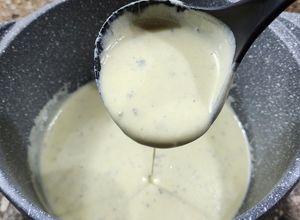Una foto de ✨🌛Salsa crema de roquefort con nuez - para pastas🌜✨