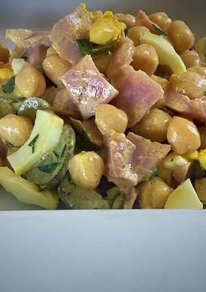 Una foto de Ensalada de garbanzos con lacón