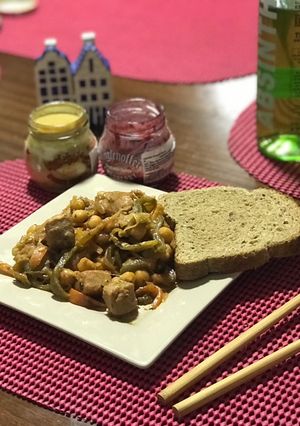 Una foto de Pique de garbanzo y atún