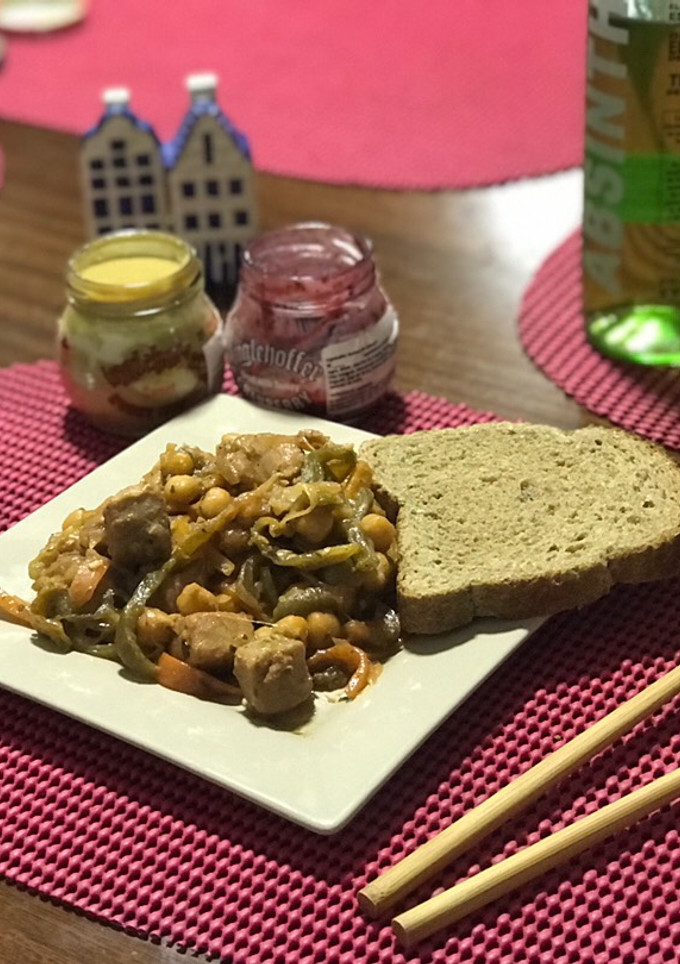 Una foto de Pique de garbanzo y atún