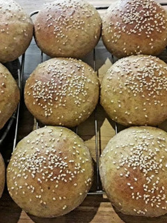 Una foto de Pan de papa y centeno para hamburguesas