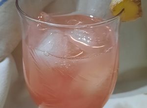 Una foto de Cóctel de pomelo y pisco