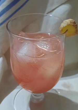 Una foto de Cóctel de pomelo y pisco
