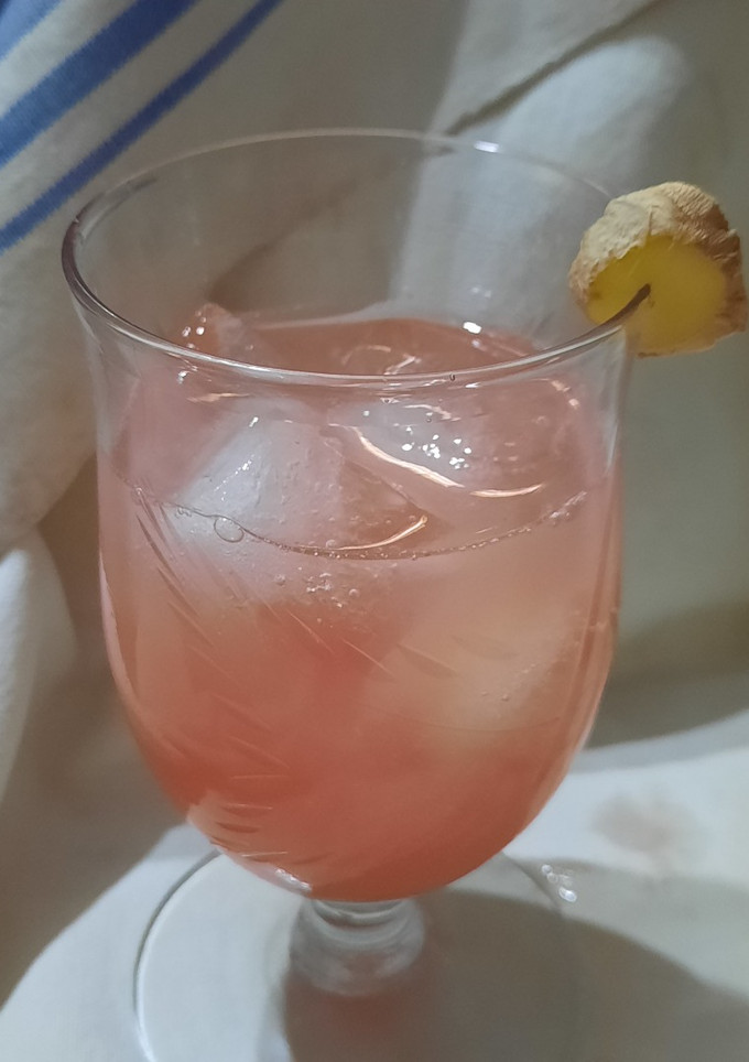 Una foto de Cóctel de pomelo y pisco