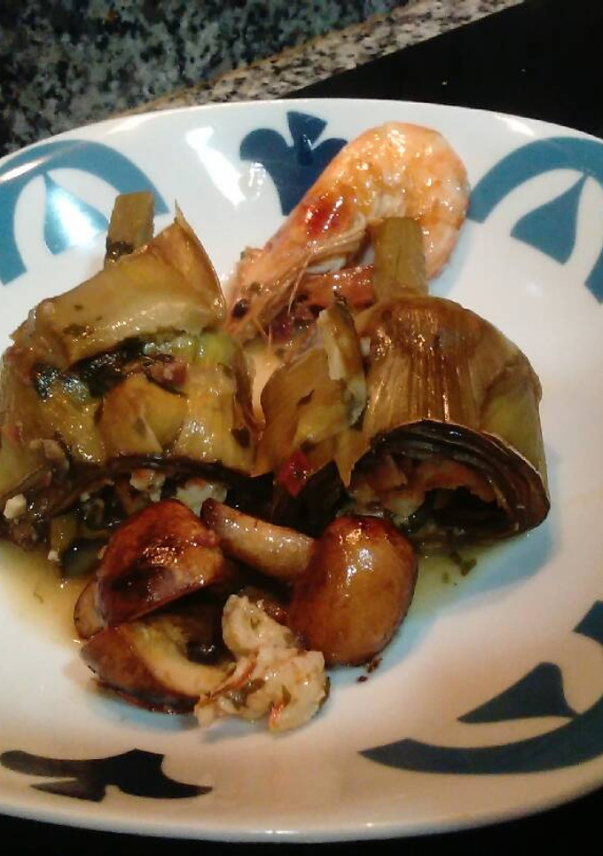 Una foto de Alcachofas rellenas de langostinos, jamón y champis Portobello