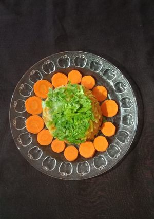 मसाला खिचडी (masala khichadi recipe in marathi) रेसिपी चे मुख्य फोटो 