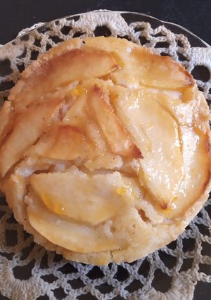 Una foto de Tarta de manzana invertida con aceite