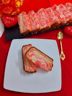 रेड वेलवेट मार्बल केक (Red velvet marble cake recipe in hindi) रेसिपी मुख्य फोटो