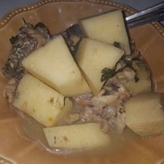 A picture of Yam pepper soup with croaker fish.
