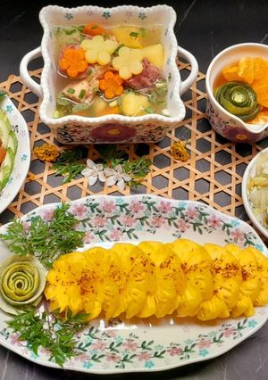 Hình của món Mâm cơm nhiều màu sắc hấp dẫn.